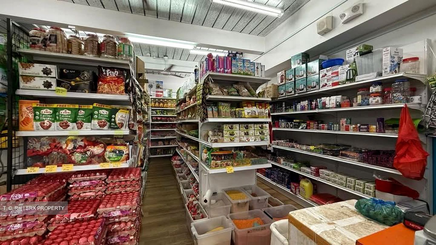 Jalan Terusan (D22), Retail #563663161